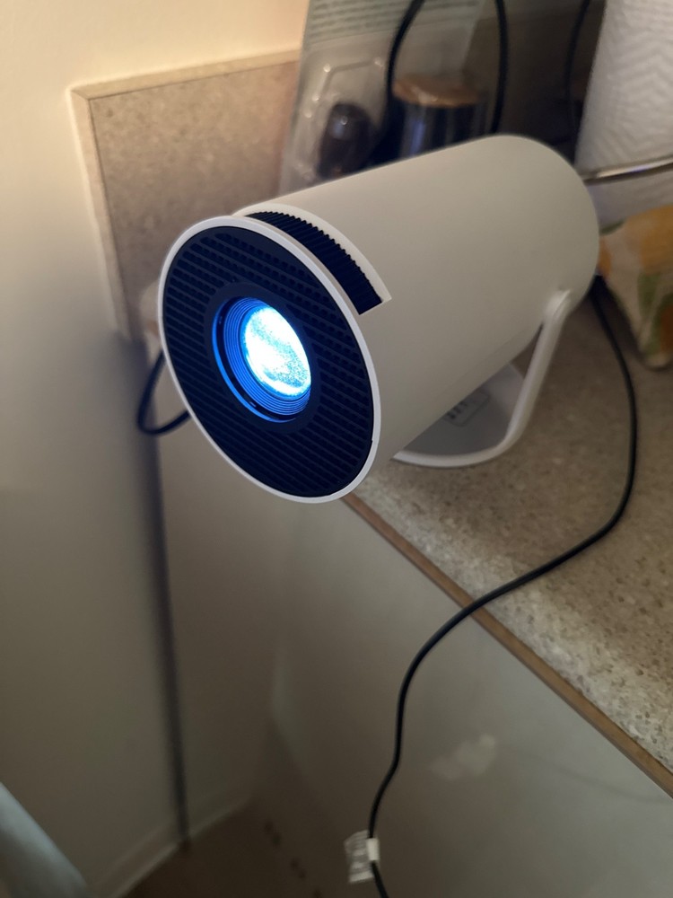 Pixi Beam LCD projector 4k Smart Tv Bundle