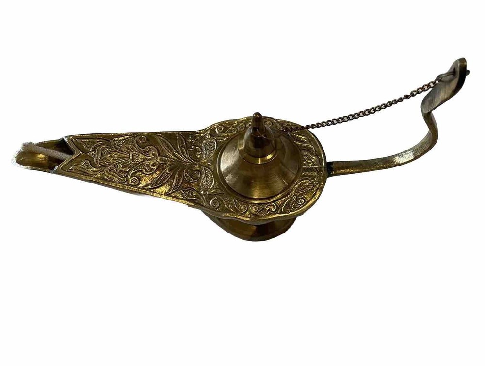 SOLID BRASS COLLECTABLE LARGE HEAVY GENIE LAMP WITH WICK INSIDE