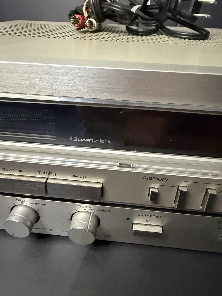 Technics SA-222 stereo receiver. Classic silver face model