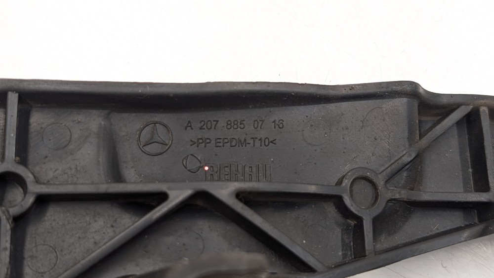 MERCEDES E CLASS C207 BUMPER MOUNT BRACKET FRONT LEFT SIDE A2078850716 2013