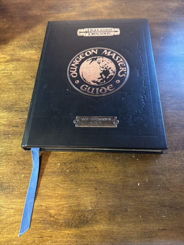 Signed SPECIAL EDITION DUNGEON & DRAGONS MASTERS GUIDE 3.5 CORE RULE BOOK 2