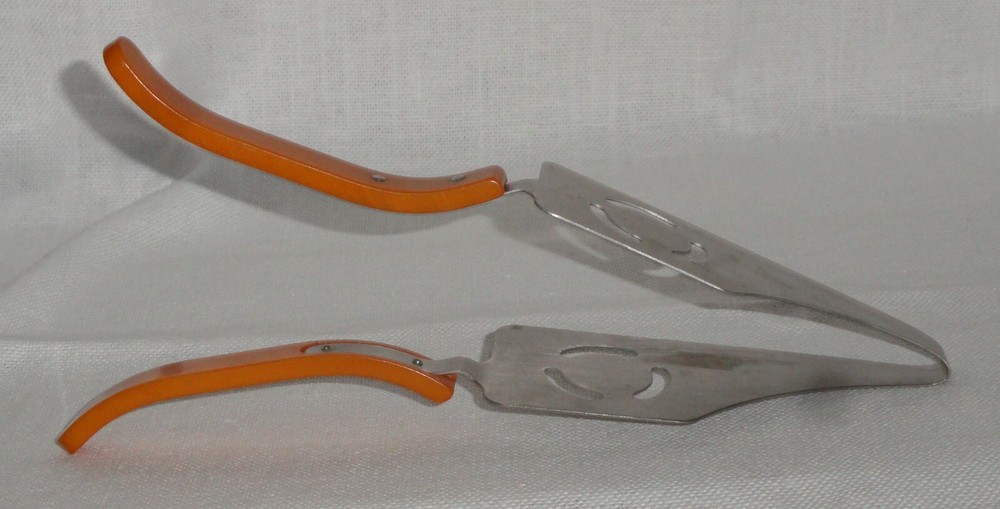 Vintage 2 Handle Bakelite Kitchen Utensil Pie Cake Cutter Server Butterscotch