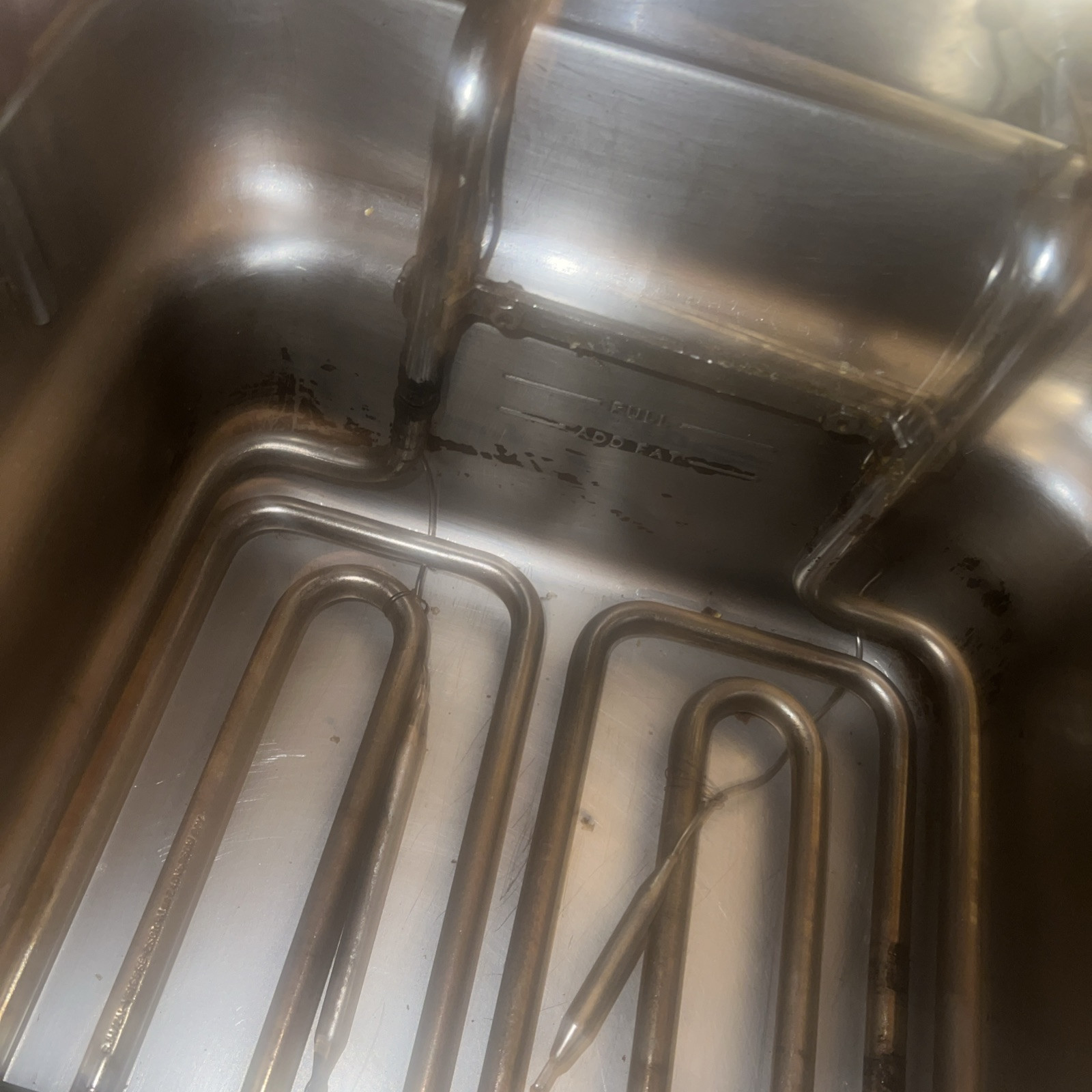 Wells 5E-F15 15 lb. Electric Countertop Fryer - 208-240V, 4319/5750W UUU