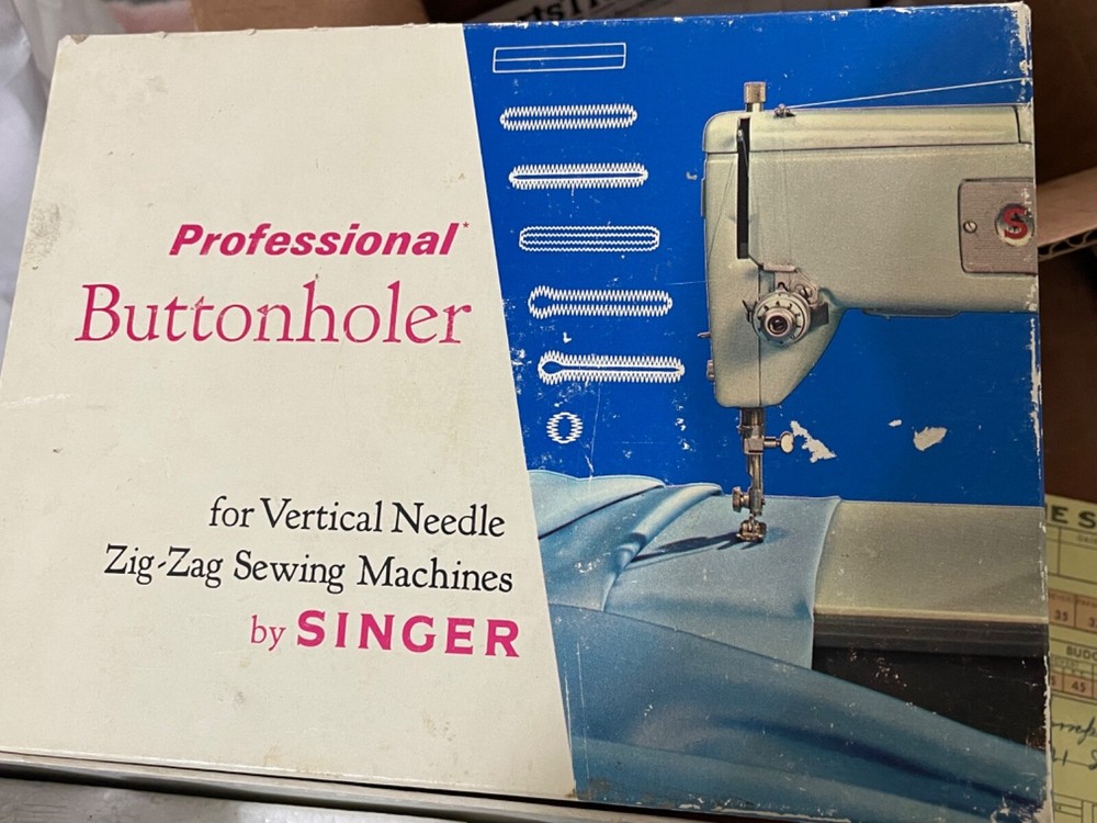 1971 Professional Buttonholer by Singer 102575 Vertical Needle Sewing MachineVTG