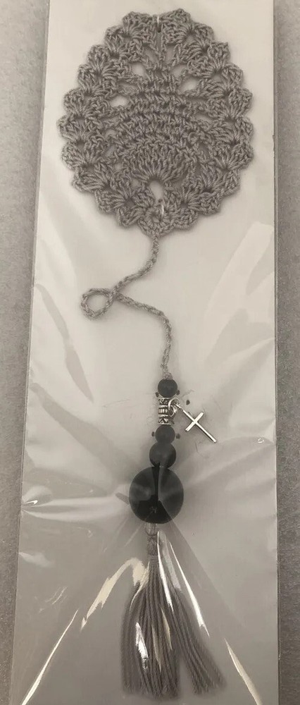 Crocheted pineapple bookmark