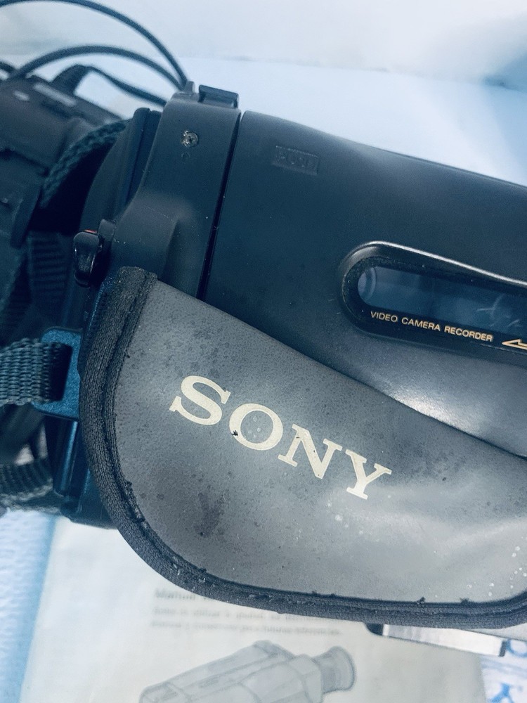 Sony Handycam Camcorder CCD-TRV34 Bundle UNTESTED READ