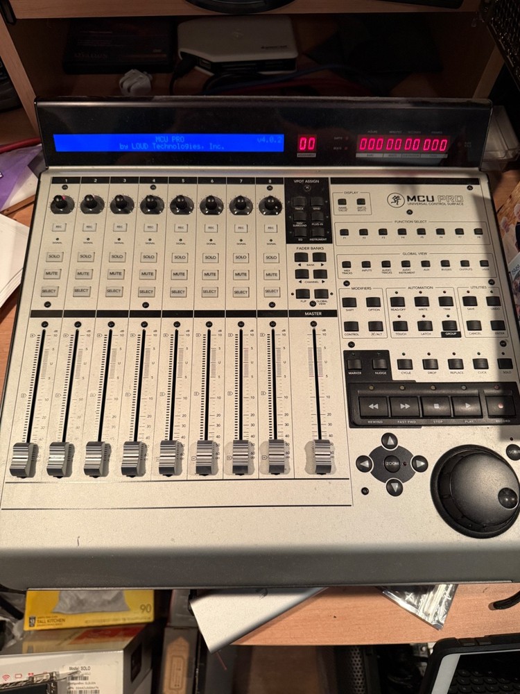 MCU Mackie Control Universal Pro DAW MIDI Control Surface