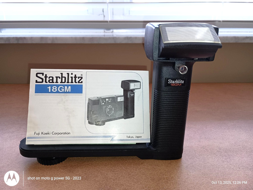 Starblitz 18GM electronic slave flash/camera bracket combo