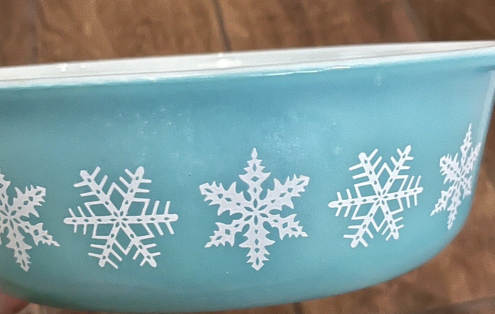 Pyrex 043 Turquoise Blue Snowflake 1.5 Quart Oval Casserole Dish