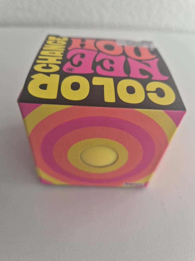 NeeDoh Color Change cube! Yellow