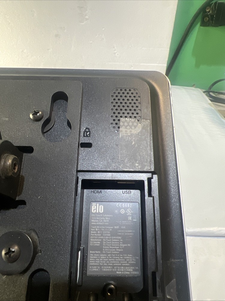 2 ELO Toast POS System 1Touchscreen ESY10i1+TD100