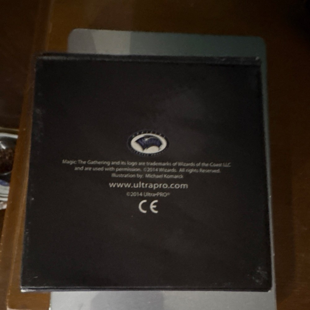 Ultra PRO Magic: The Gathering Commander Deck Box 2014 Michael Komarck, 2 Compa…