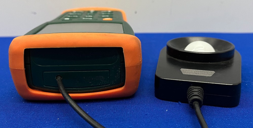EXTECH EASYVIEW ™ 33 DIGITAL LIGHT METER WITH MEMORY & CASE