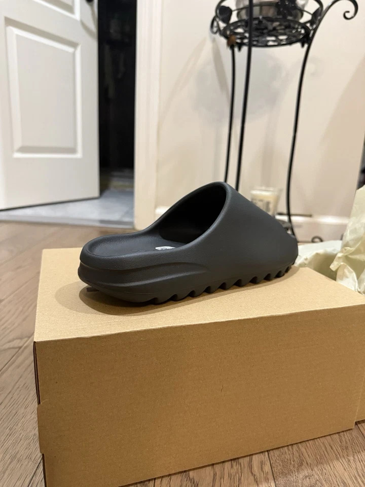 Brand New adidas yeezy slide onyx hq6448 Fast shipping 100% AUTHENTIC SIZE 4-13