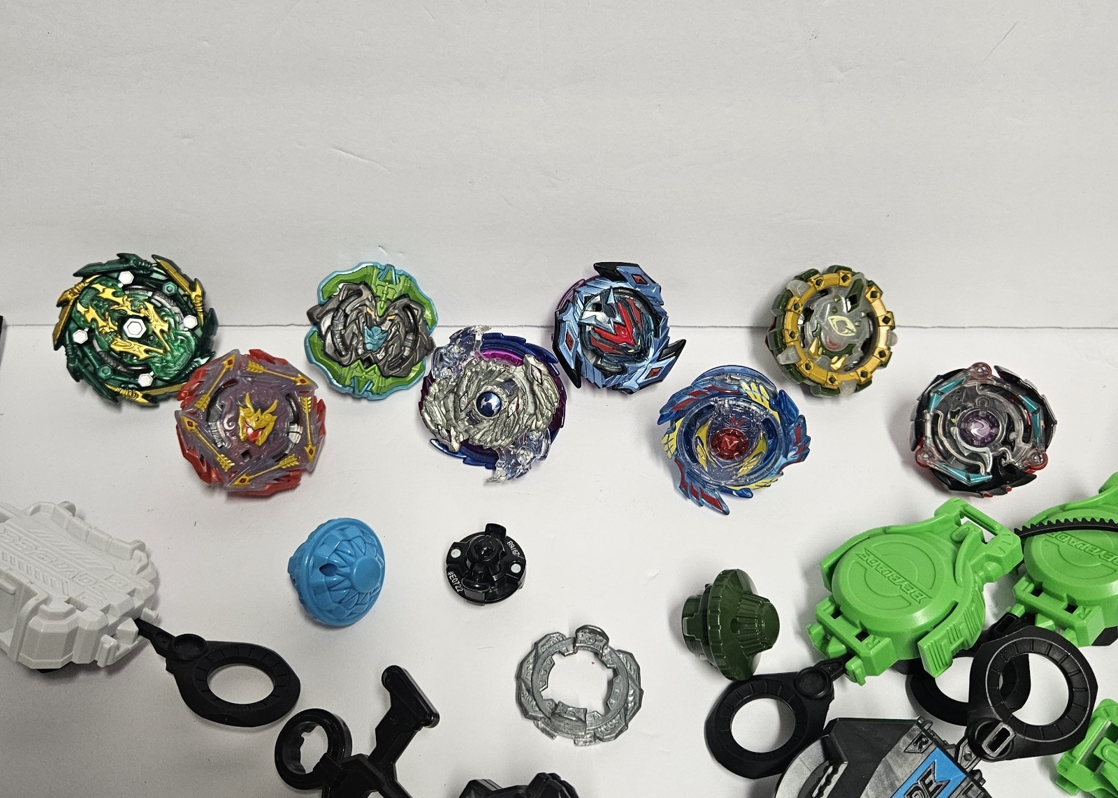 Beyblade Burst Assorted Lot 8 Full Discs & 5 Launchers & Extra Peices Hasbro