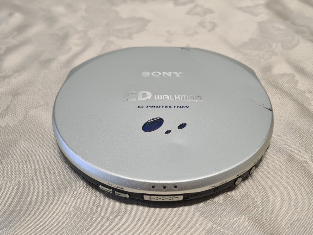 SONY Walkman D-EJ915 CD Player & Battery Case