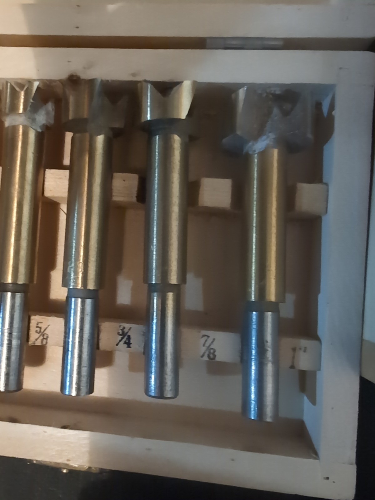 SET OF EIGHT 5/8"-1/4" STRAIGHT SHANK ROUTER BITS And Titanium 1"-1/4"