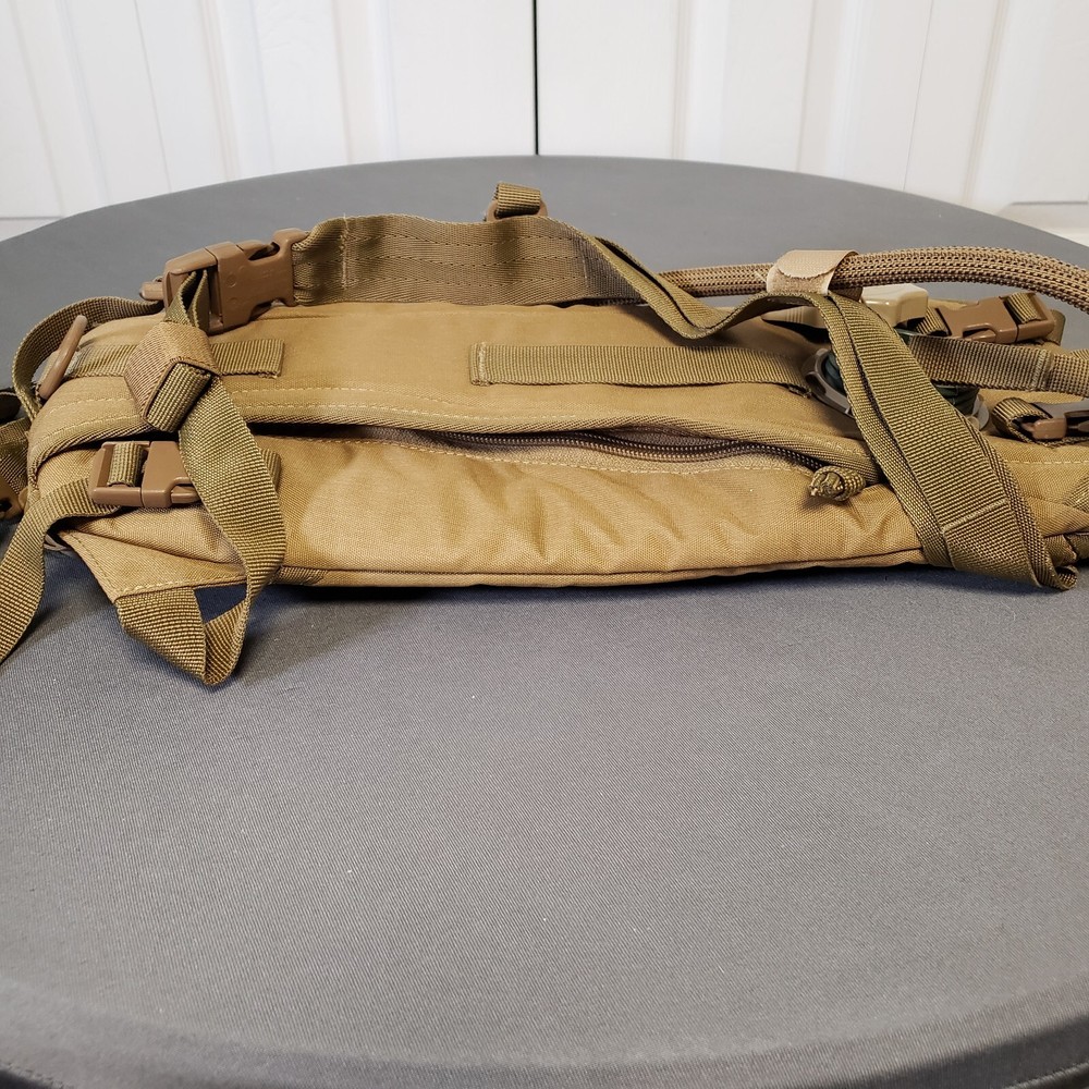 Tactical Hydration Pack - Source Hydration Backpack 3 L. 17" x 8"