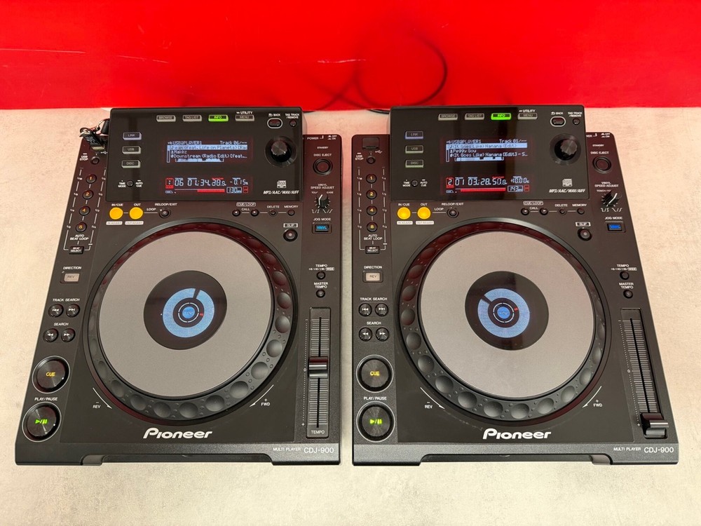 Pioneer CDJ900 Deck Pro Multi-Player : plays CD's, USB's, Computer,