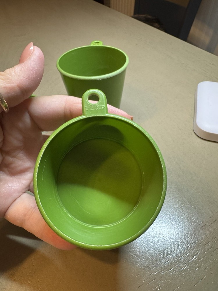 Vintage AVOCADO GREEN Kitchen Measuring Nested Cups