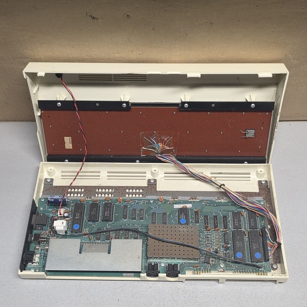 Commodore VIC-20 Vintage Computer 117V USA Model Untested All Original