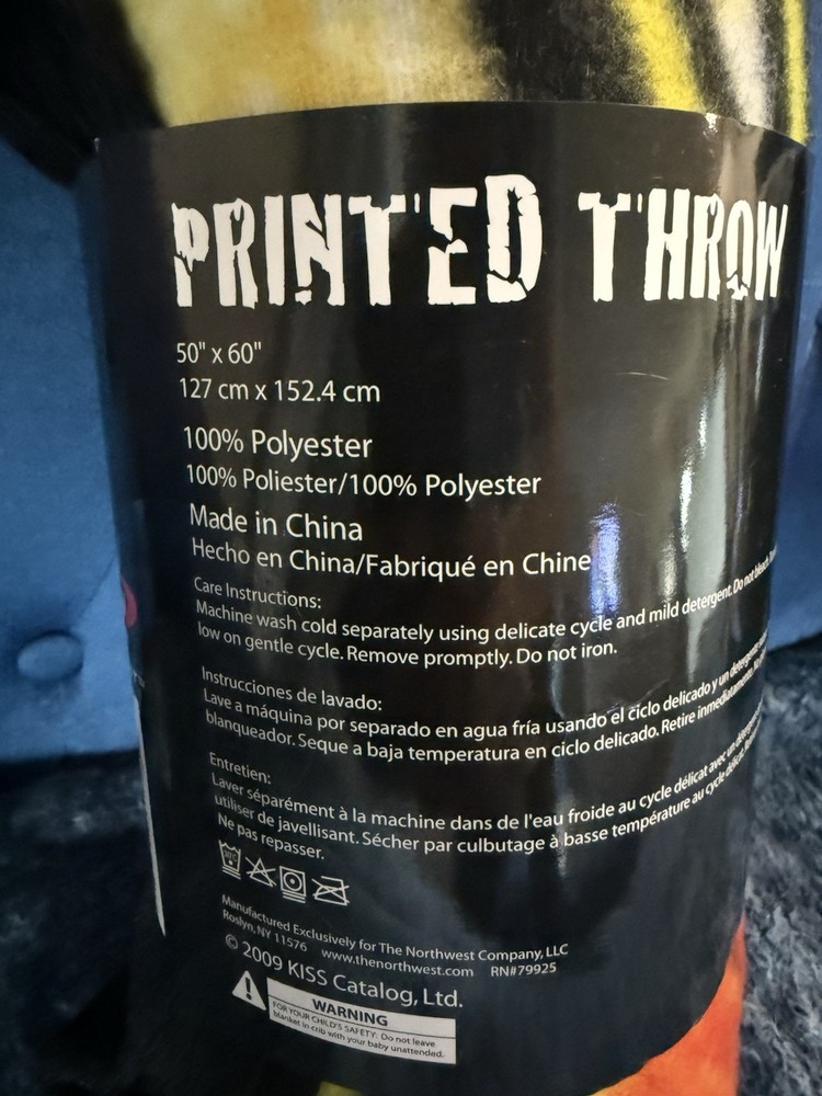 3 Kiss Throw Blankets 50x60 Never Used Still In Original Packaging