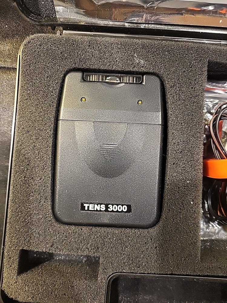 TENS 3000 Unit Muscle Stimulator Kit Electrodes Manual Cables Case Untested