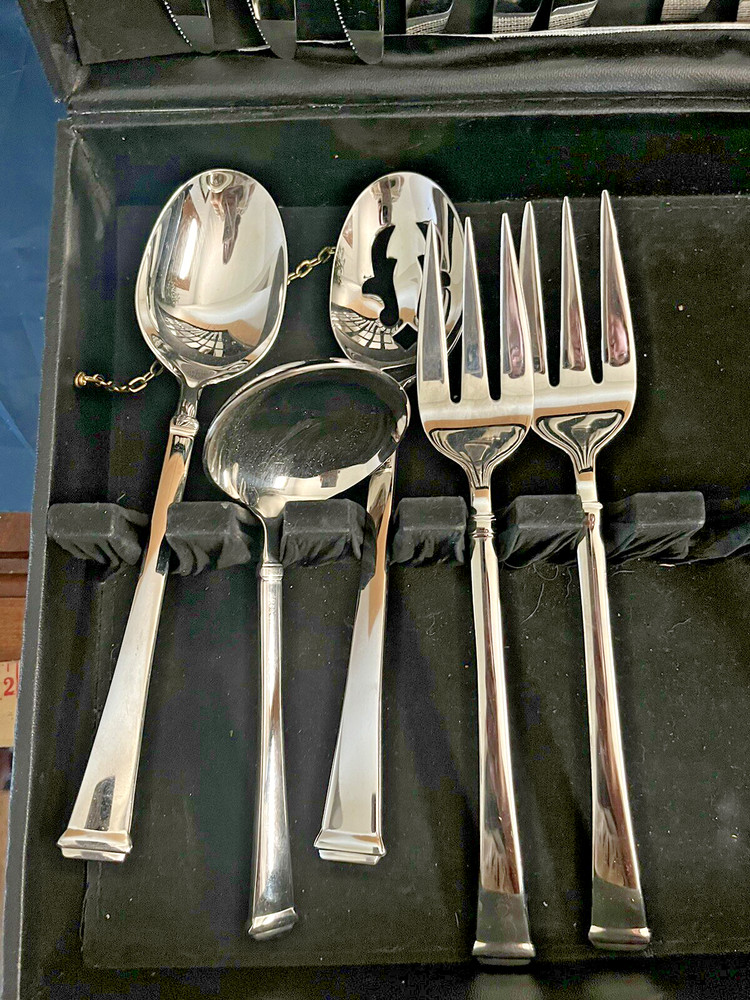 Mikasa STANTON Stainless Glossy 18/10 Silverware Flatware - 28 PCS.