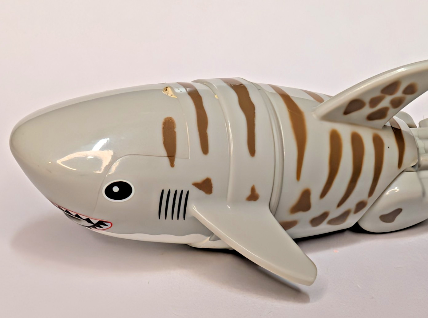 LIL FISHYS Tiger Shark VG+ swimming fish