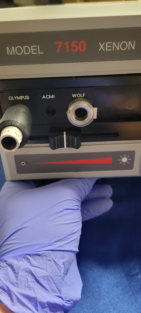 LuxTec Kay Xenon 7150 LIGHT SOURCE | Powers on