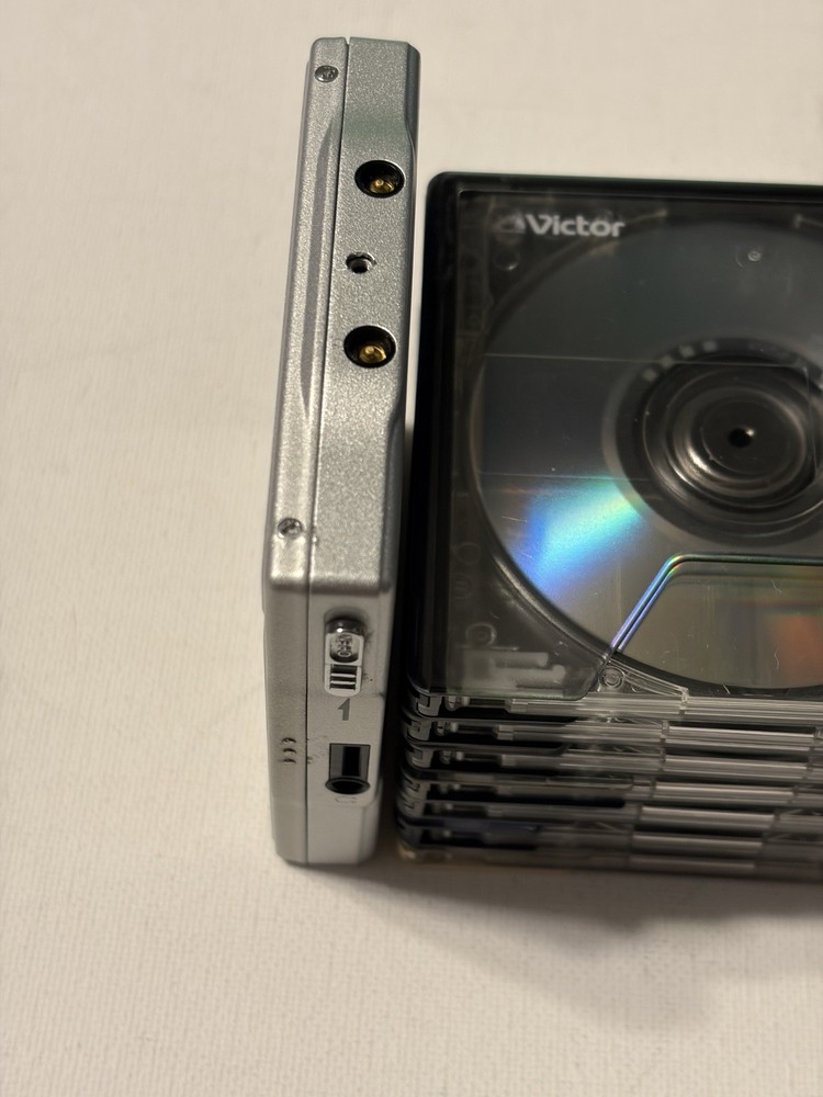 Sony MZ-E900 Silver Portable Minidisc Player - Fully Working - 7 Minidiscs