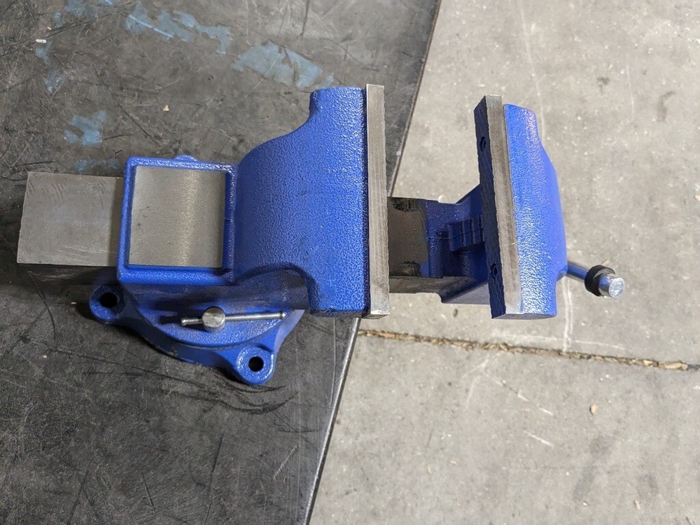 GIBRALTAR Vise: Bench & Pipe Combination Swivel Vise