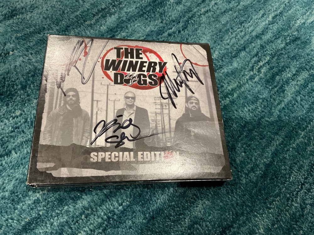 The Winery Dogs - Signed Special Edition CD. Missing one CD /Signed by all 3
