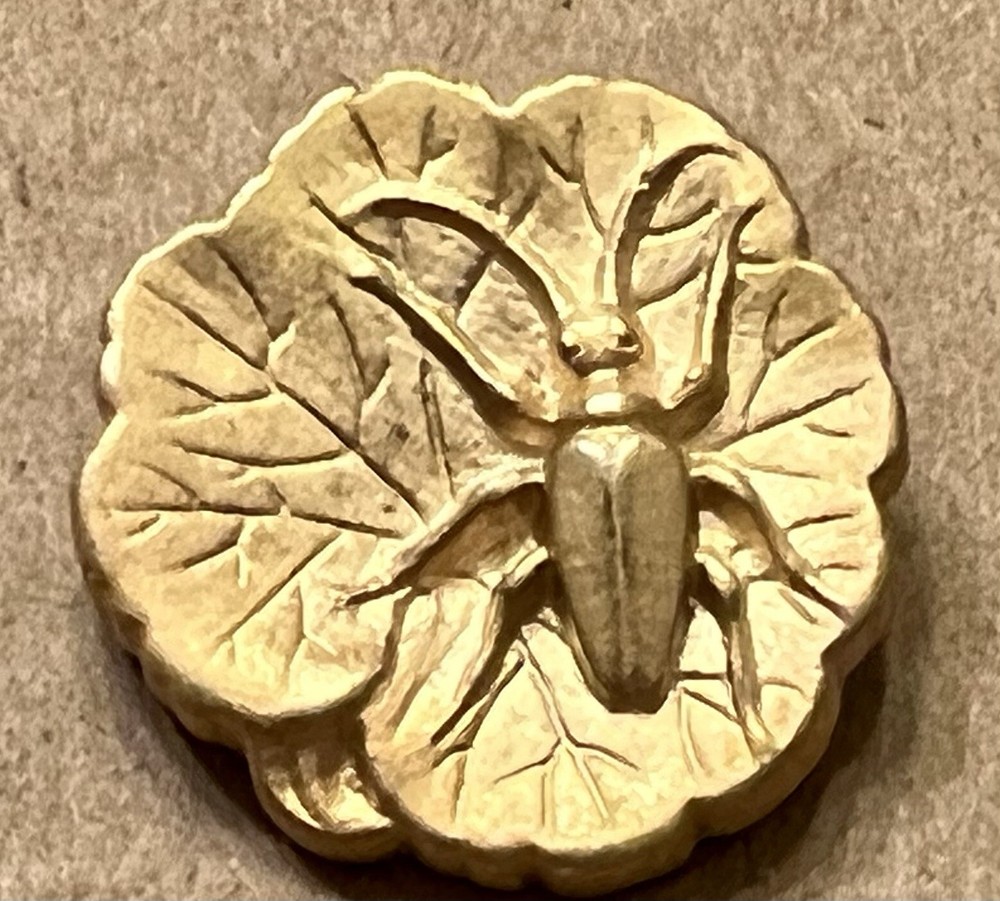 Very Unique Gold Realistic LEAF w BEETLE Or BUG Plastic Button 1” Very Nice