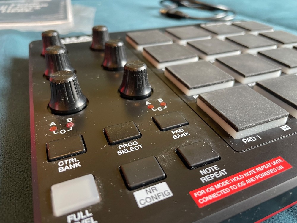 AKAI Professional MPD218 USB MIDI Controller 16 MPC Drum Pads