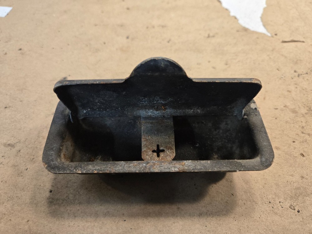 Triumph TR6 GT6 Spitfire Ashtray 613186