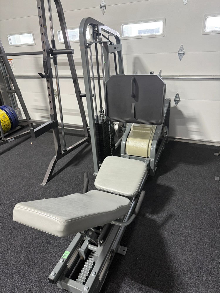 Used Nautilus 2ST Leg Press