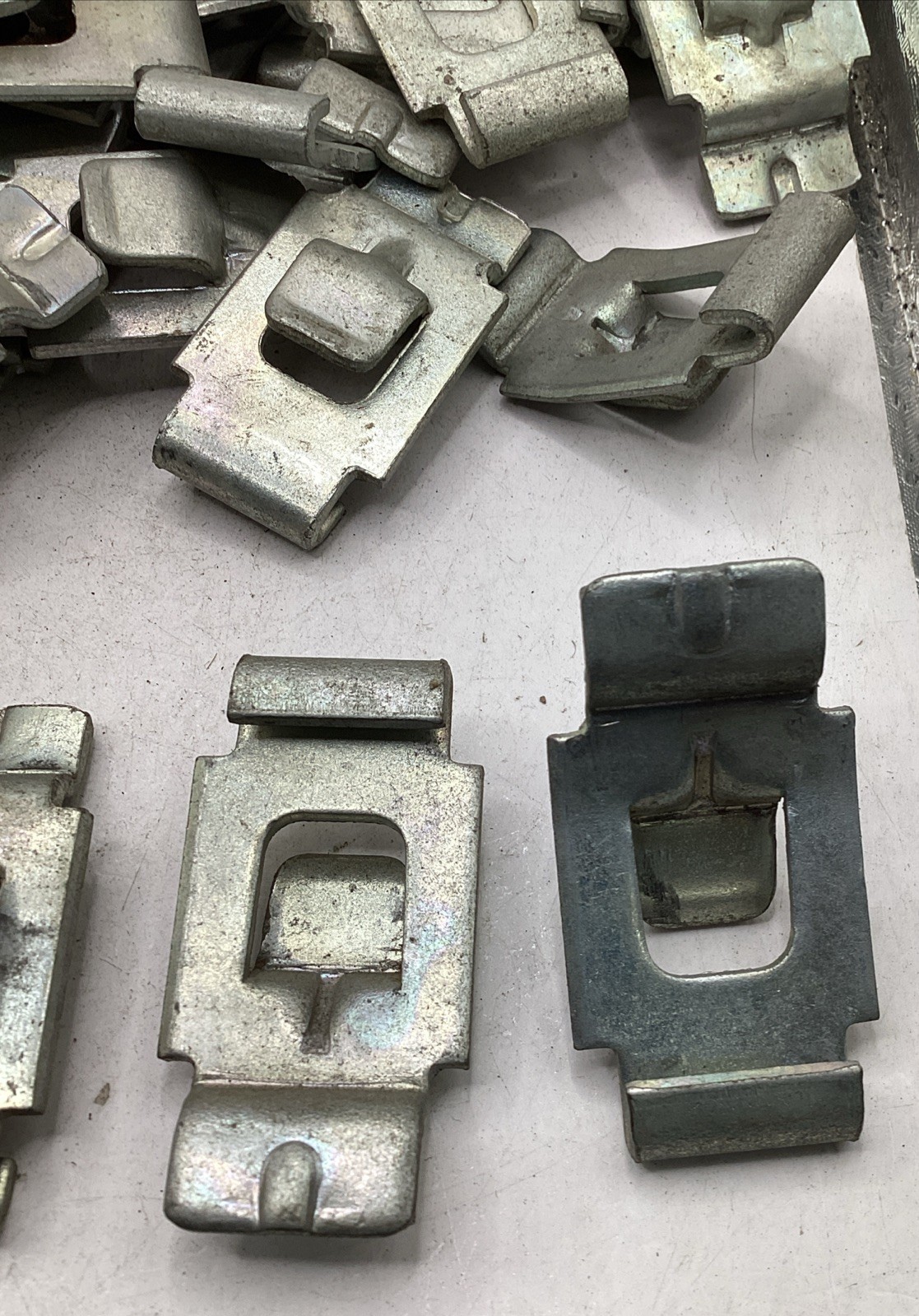 Steel Metal Shelf Clips - Commercial Industrial Shelving (lot of 100)