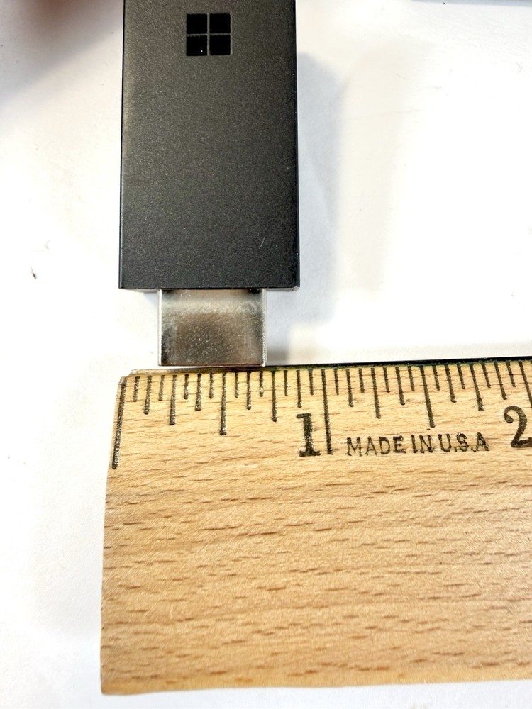 Microsoft Wireless Display Adapter v2 model 1733