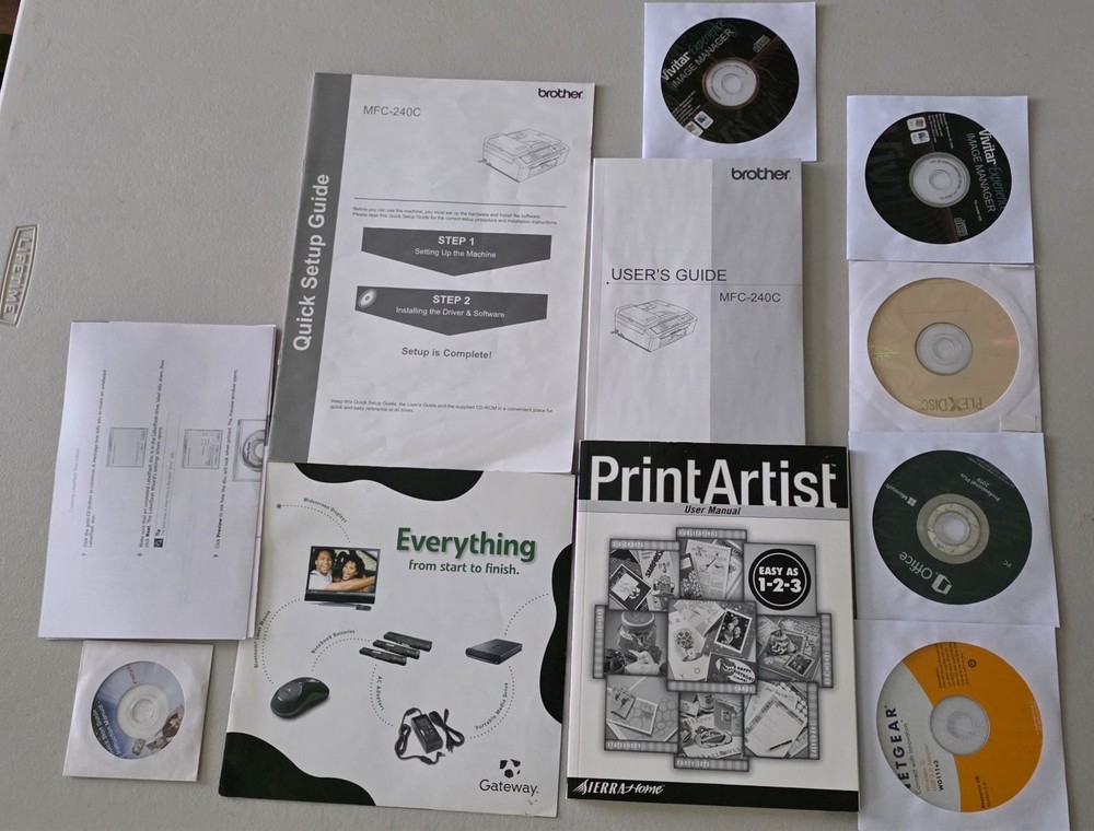 Misc early 00s computer software CD Disc Lot, pamphlets manuals