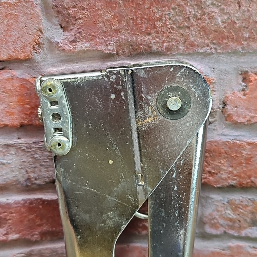 Vintage VSI Riveter Rivet Tool 04299