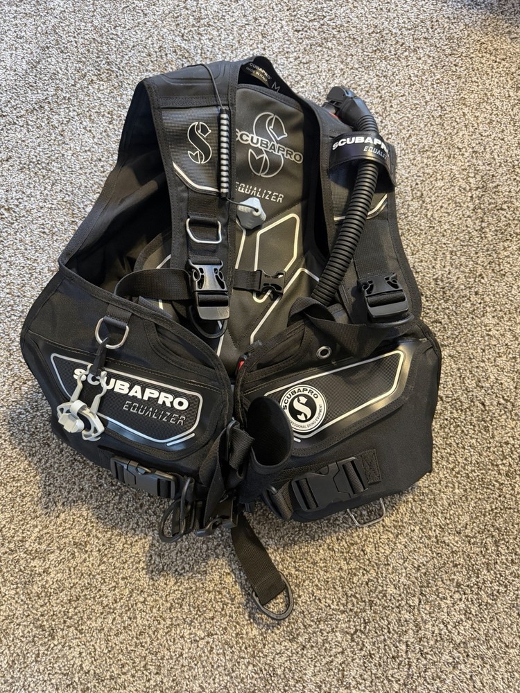 Scubapro Equalizer W/ BPI - BCD Buoyancy Size Medium,  Only Used 2 Times
