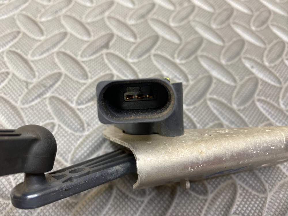 Tesla Model S Height Level Sensor Front Left 1027941-00-A
