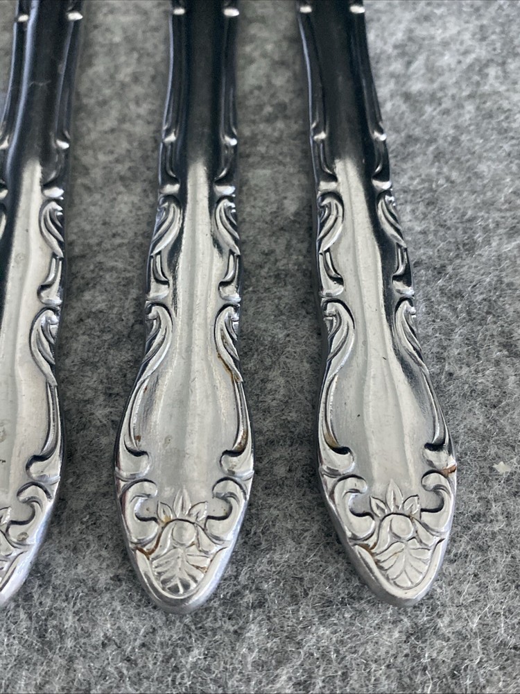 4 TOWLE/SUPREME CUTLERY STAINLESS FLATWARE, "PIERRE" PATTERN, DINNER KNIVES