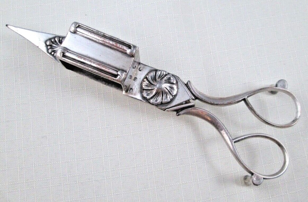 Victorian HALLMARKED Silver CANDLE Wick SNUFFER Excellent Condition FOOTED