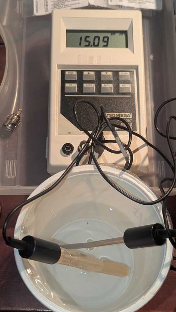 Omega PHH-257 Microprocessor PH Meter w Case & Probes READ CONDITION