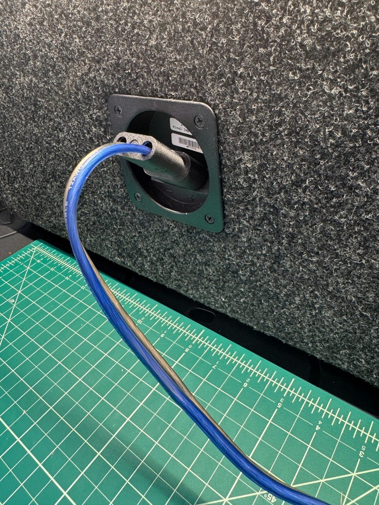 Speaker/Subwoofer Box Quick Connect/Disconnect
