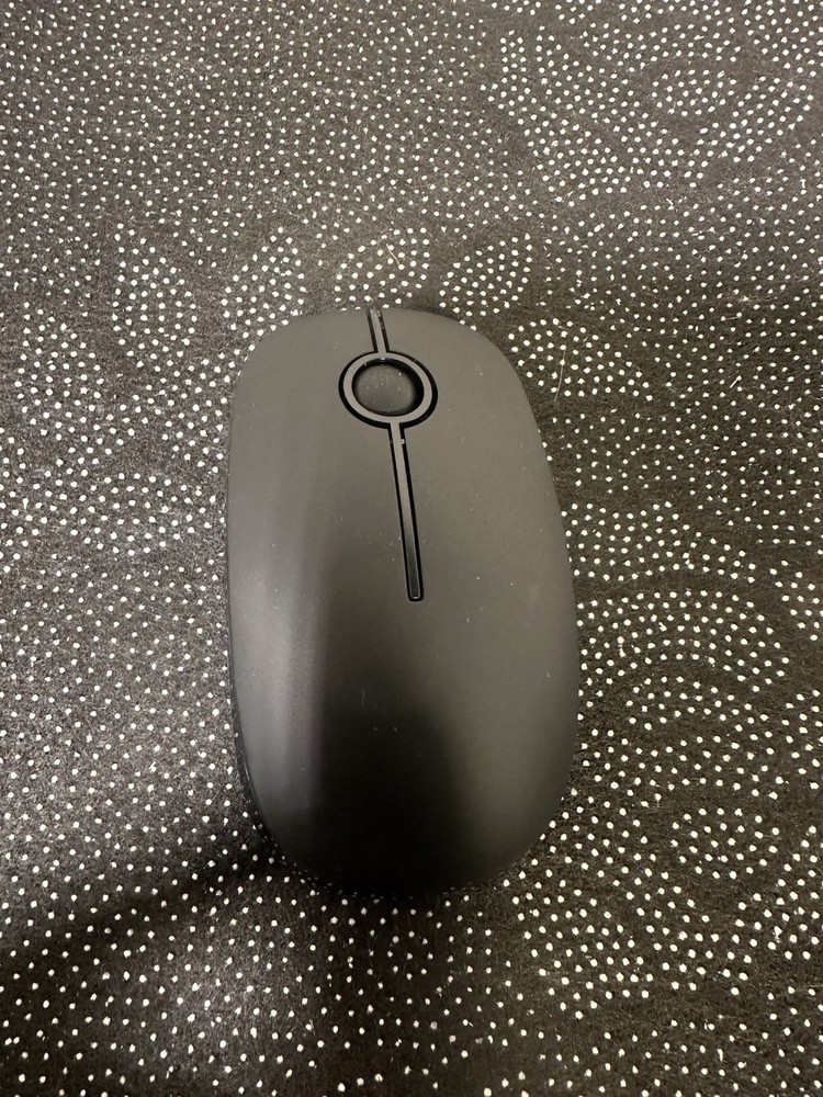 Premium slim layout with number pad + USB dongles – includes charging cable