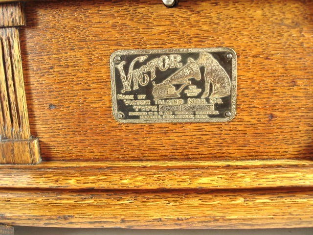 Victor II Humpback Phonograph