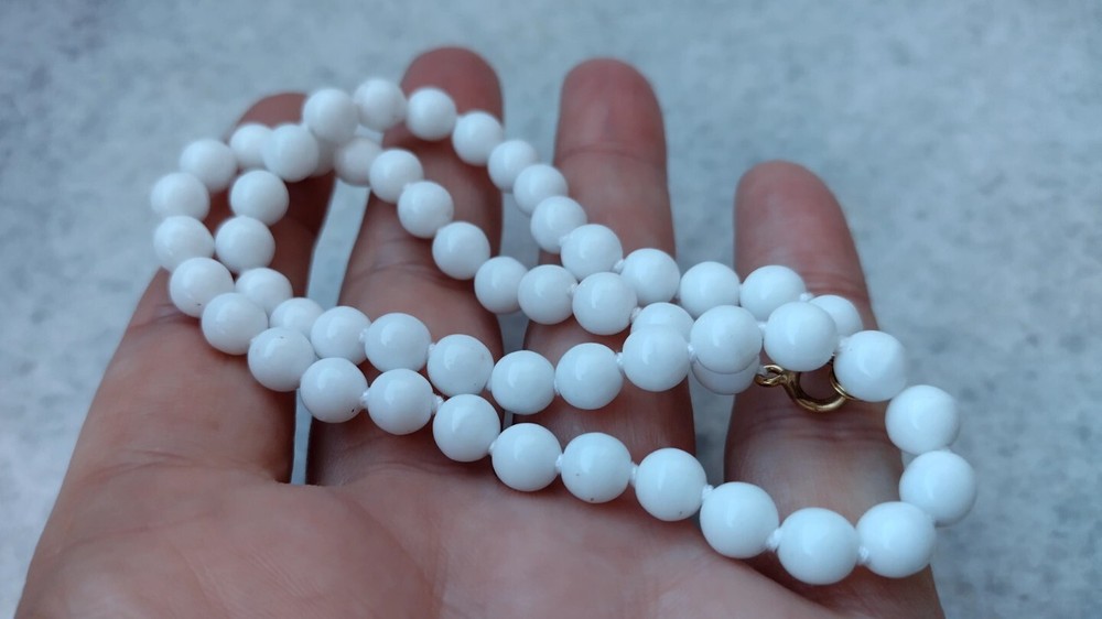 Small Vintage milk glass necklace